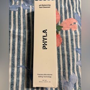 Phyla pH Balancing Gel Cleanser